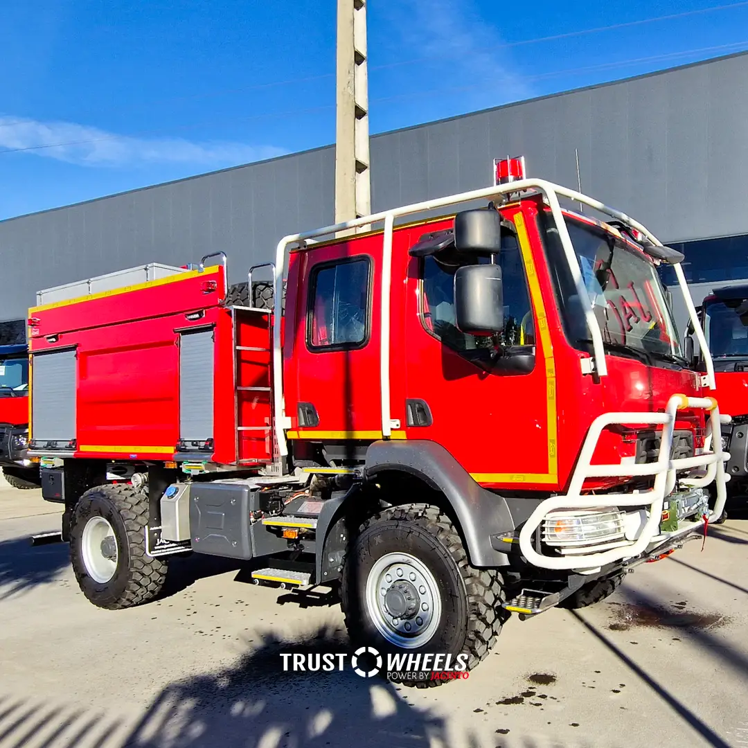 Renault CCF 4x4 Vermelho VFCI Novo lateral