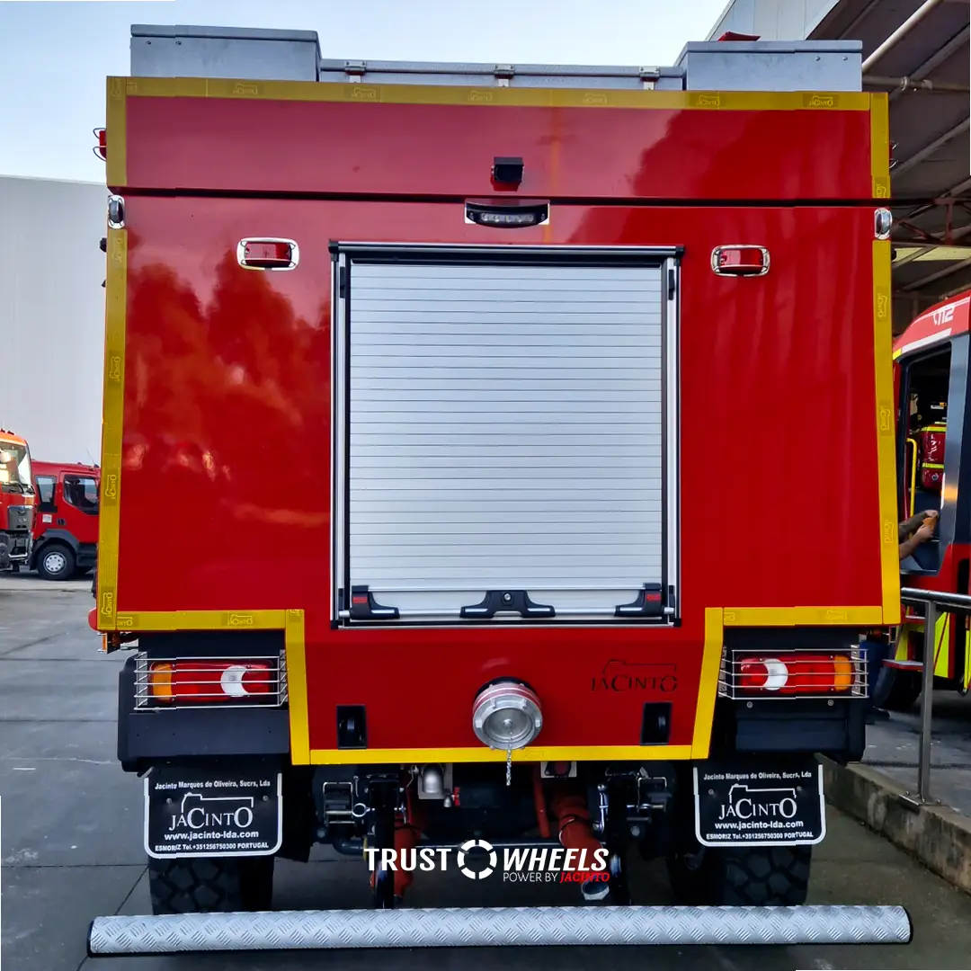 Renault CCF 4x4 Vermelho VFCI Novo parte tras